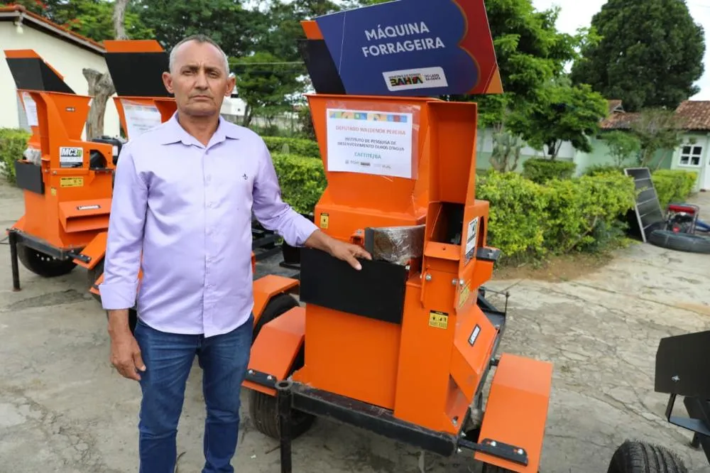 Governo da Bahia entrega maquinário e reforça agricultura familiar em Caetité e região