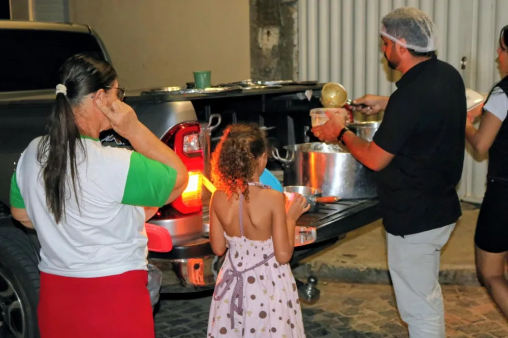 Dênis Teixeira realiza nova edição da Sopa Solidária e mobiliza moradores no bairro Lagoinha, em Guanambi