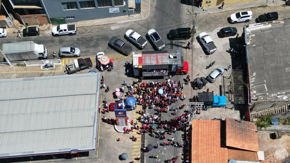 Vídeos de evento político de Jerônimo Rodrigues em Macaúbas dominam debate nas redes