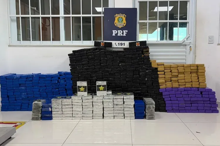 PRF apreende mais de 520 kg de drogas escondidos em carro na BR-116