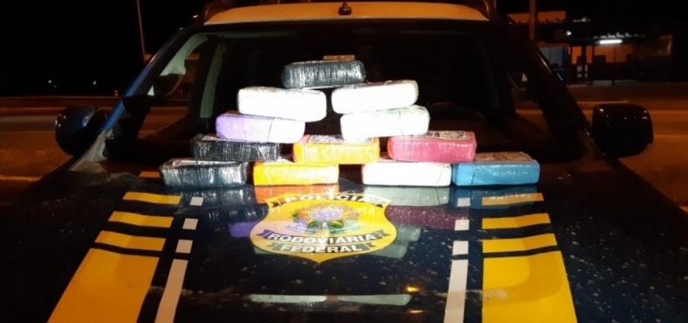 Região: dupla é presa com 12 kg de cocaína escondidos em estepe de carro na BR-116