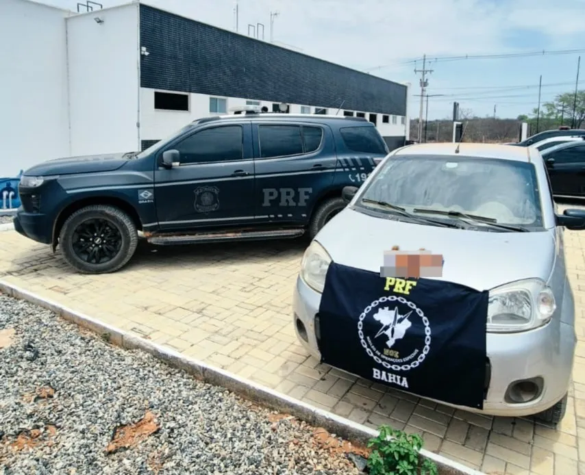 Carro com registro de roubo é recuperado pela PRF em Rio do Antônio