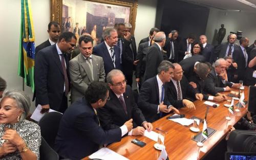 PMDB rompe definitivamente com o governo Dilma