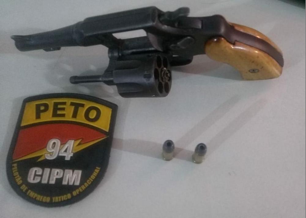 Dupla portando arma de fogo é detida pela Polícia Militar em Caetité 
