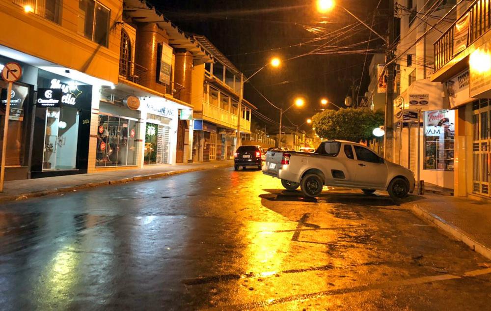 Após longo período de estiagem, volta a chover em Caetité e região; semana continua com baixa umidade do ar e possibilidade de chuva 