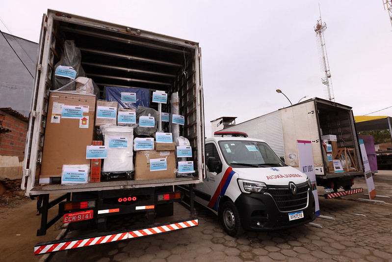 Estado entrega equipamentos para a Saúde e autoriza ações na área de Infraestrutura, em Maiquinique