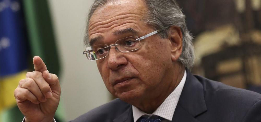 Guedes pensa em 'travar' concursos públicos
