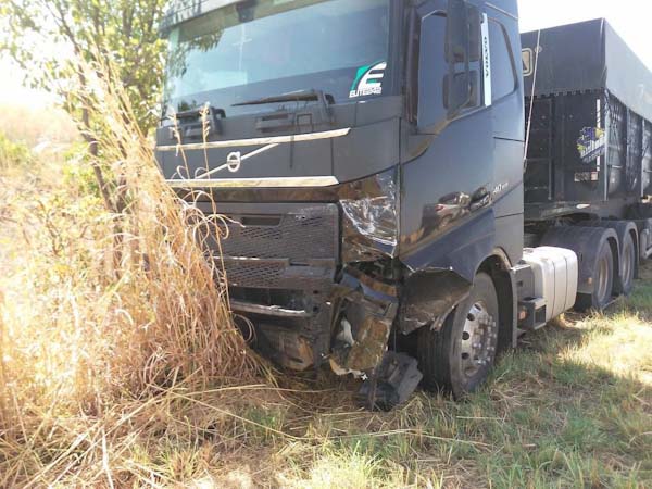 Barreiras: Grave acidente na BA-459 deixa duas pessoas mortas e pelo menos seis feridas 