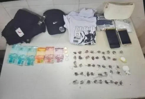 Adolescente é apreendido e mulher é presa por suspeita de tráfico em Guanambi