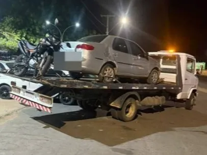 Mulher é presa após dirigir bêbada e acompanhante tira a roupa em plena rua em Guanambi