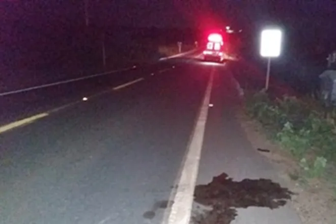 Homem é encontrado morto ao lado de moto na BR‑122, em Caetité