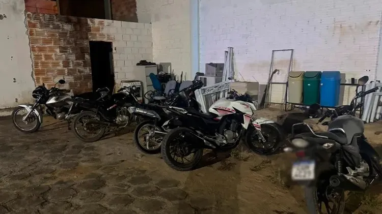 PM apreende motos com escapamentos adulterados e documentação irregular em Cândido Sales