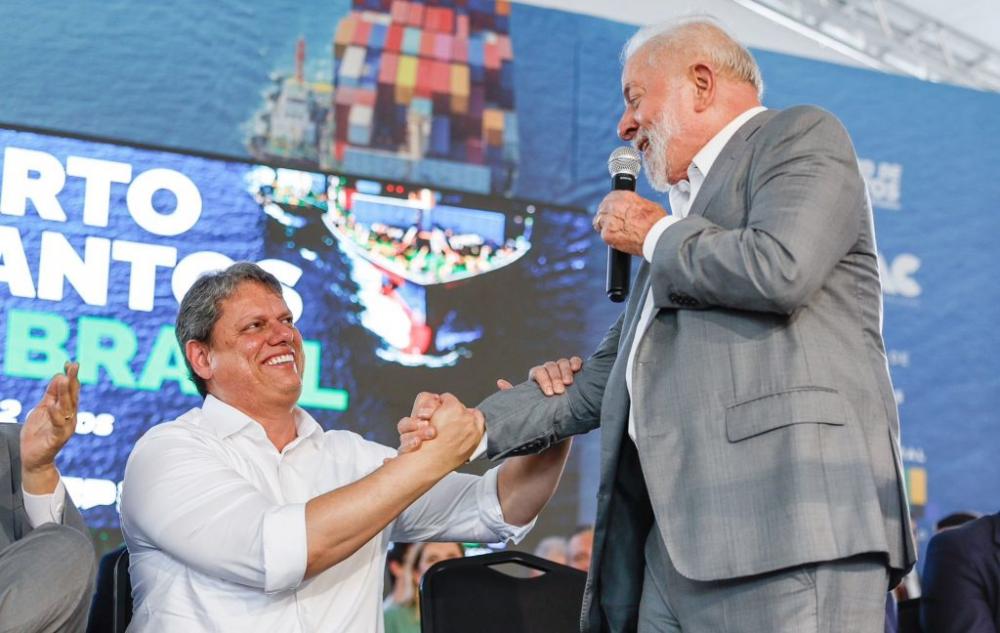 Lula anuncia novos institutos federais e R$ 1,3 bi para obras de rodovia em SP