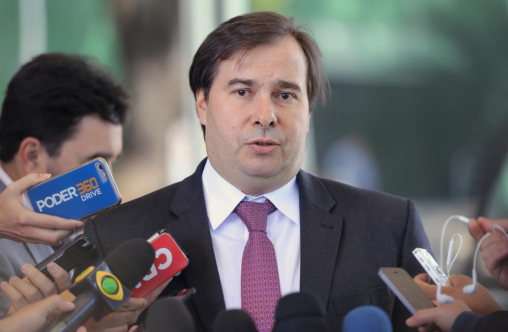 Maia recebe líderes de partidos para articular 1º turno de votação da PEC da Previdência na terça