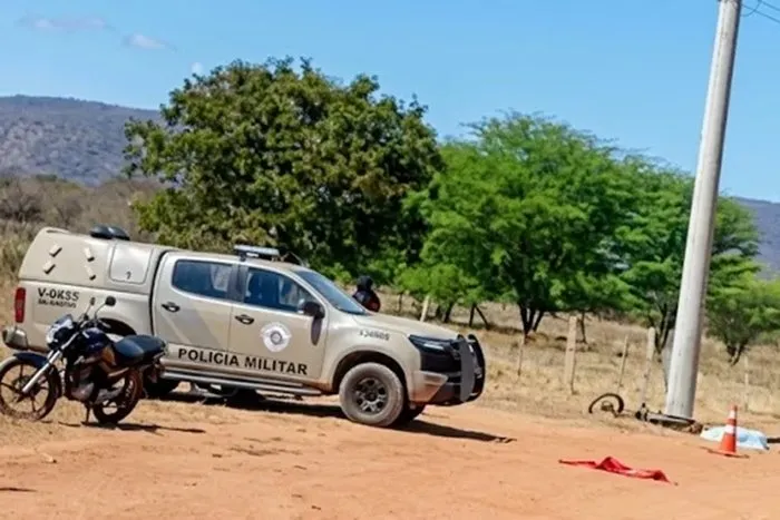 Jovem morre após bater moto em poste na zona rural de Paramirim