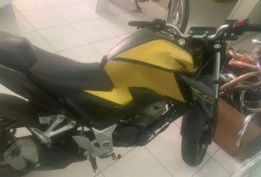 Moto clonada é apreendida pela PM, em Lagoa Real