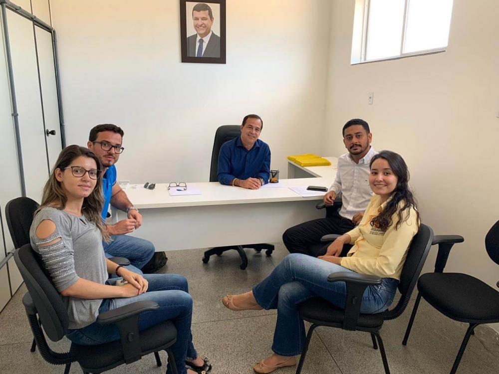 Secretaria de Desenvolvimento Econômico de Guanambi e Sicoob fecham parceria para fomento da economia municipal