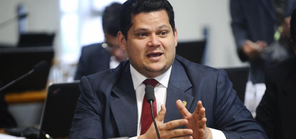 Novo presidente do Senado é investigado em dois inquéritos no STF