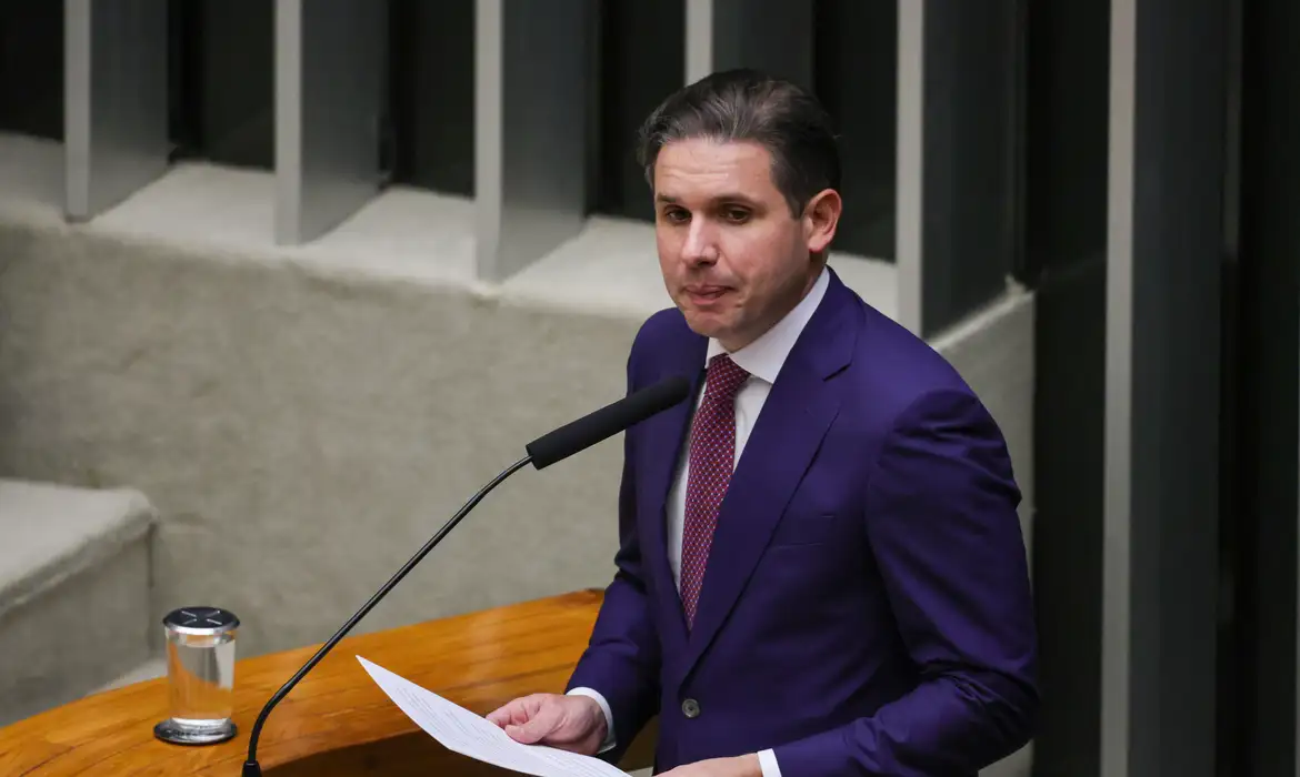 Motta defende avanço no debate sobre fim da escala 6x1