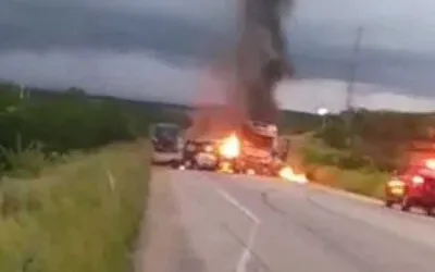 Colisão seguida de incêndio deixa dois mortos na BA‑262, em Anagé