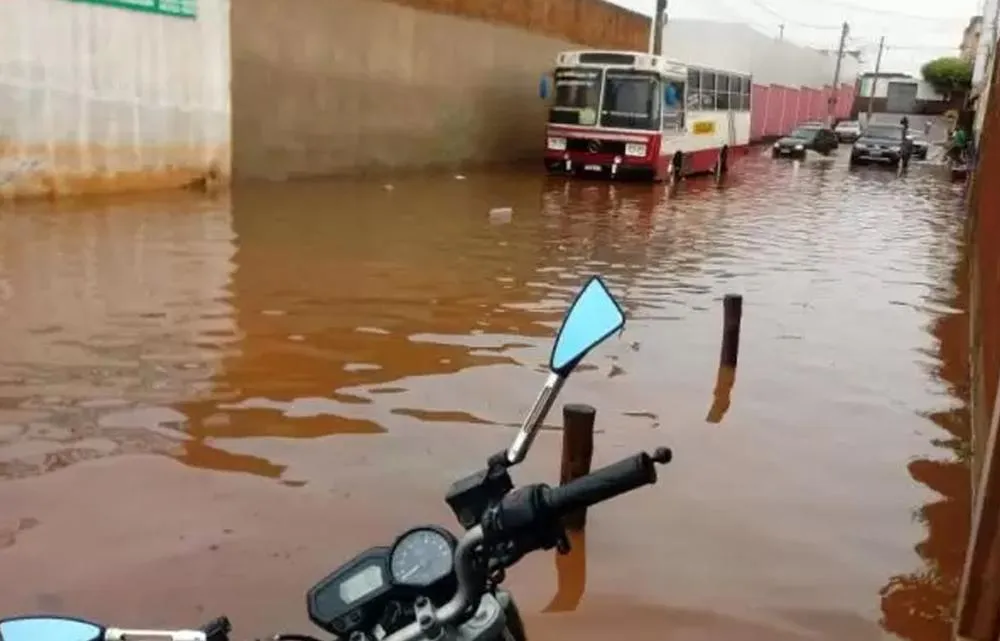 Vitória da Conquista e Caculé têm situação de emergência reconhecida após chuvas intensas