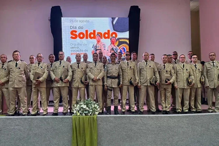 Policiais do 17º BPM são homenageados com Medalhas de Tempo de Serviço