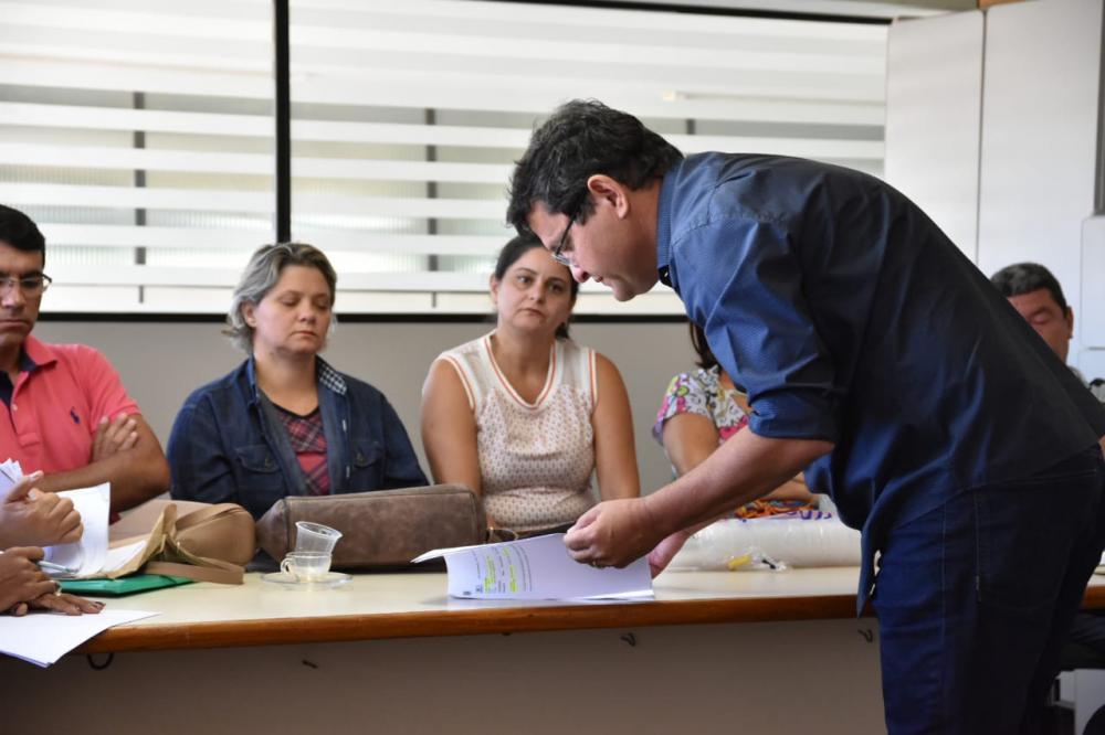 Guanambi: Prefeito e secretária de educação realizam mais uma rodada de negociação com comissão de professores e sindicato