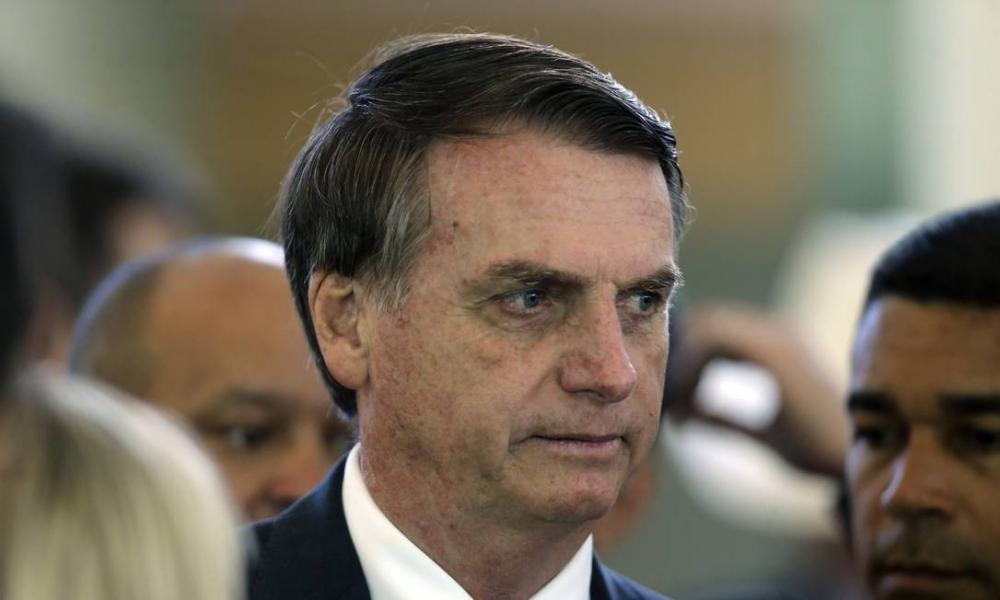 Bolsonaro anuncia que irá conceder posse de arma através de decreto