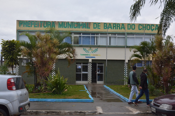 Barra do Choça: prefeito exonera coordenador e abre processo contra professora que fez comentário em rede social