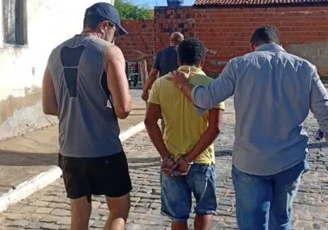 Polícia prende em Iuiú foragido investigado por crimes sexuais contra crianças em Vitória da Conquista