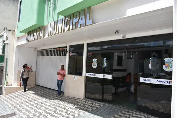 Câmara de Vitória da Conquista propõe reajuste de ticket para R$ 1.800