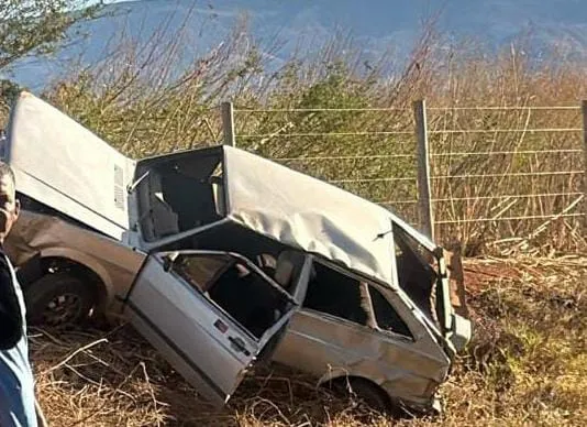 Carro sai da pista e capota na BA-612 entre Pilões e Candiba