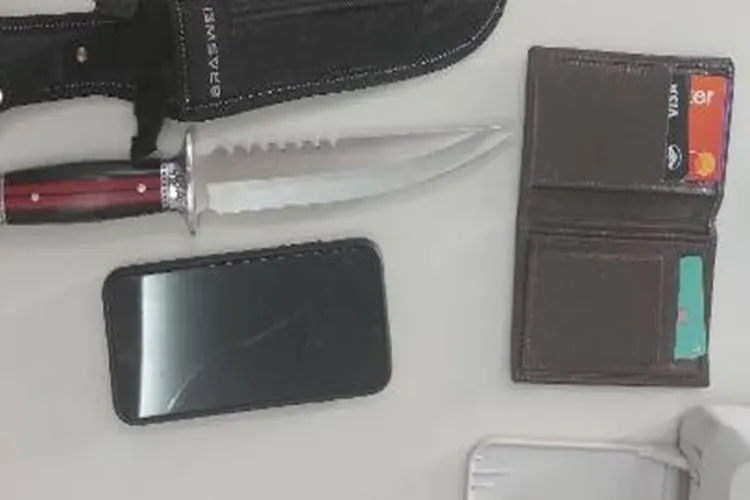 Jovem se tranca em comércio para escapar de ex-namorado armado com faca em Guanambi