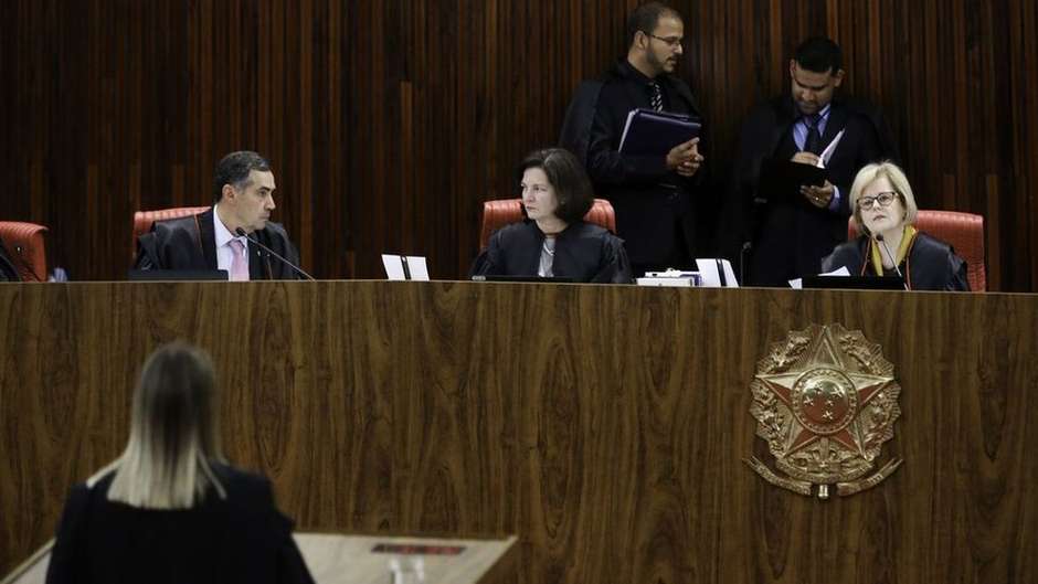 Por 6 votos a 1, TSE rejeita a candidatura de Lula a presidente