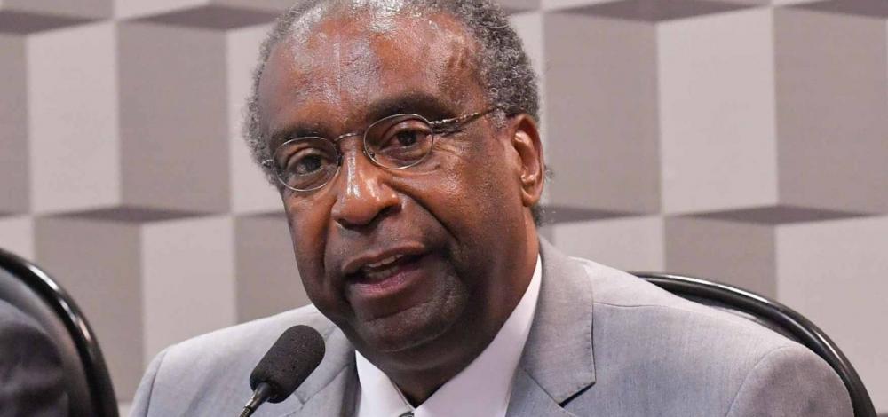 Após falsificações, Decotelli pede demissão do Ministério da Educação