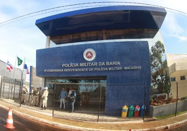 Homem é preso em Macaúbas após ameaçar esposa e filhas com facão e canivete