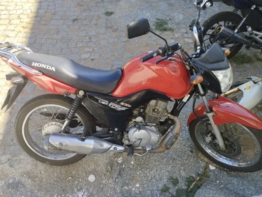 Polícia identifica moto usada em furto e conduz homem à delegacia em Guanambi