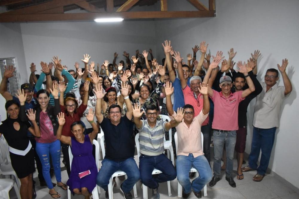 Guanambi: Prefeito Jairo Magalhães visita comunidades na região de Morrinhos e autoriza mais obras