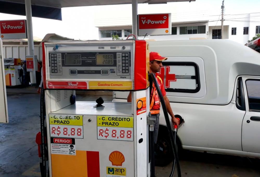 Preço da gasolina nas refinarias aumenta em 1,3%