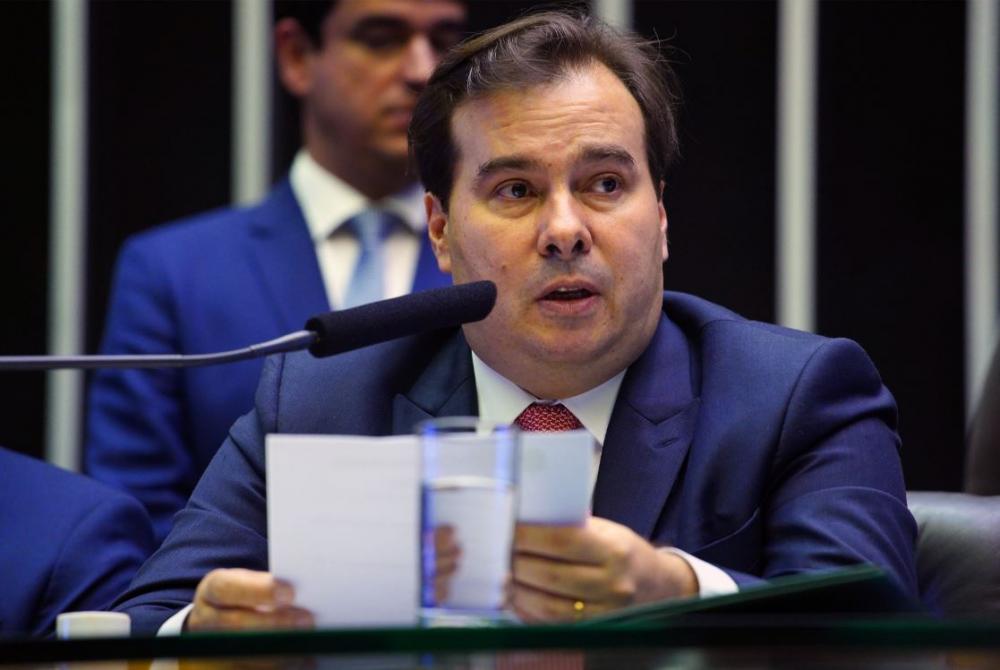 Temer operou processo de impeachment de Dilma, diz Rodrigo Maia