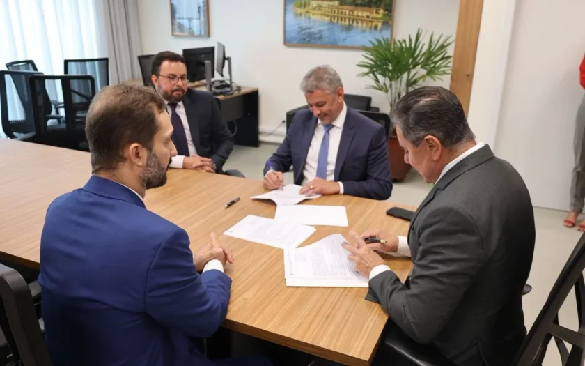 Guanambi firma cooperação com TJBA para Laboratório Jurídico