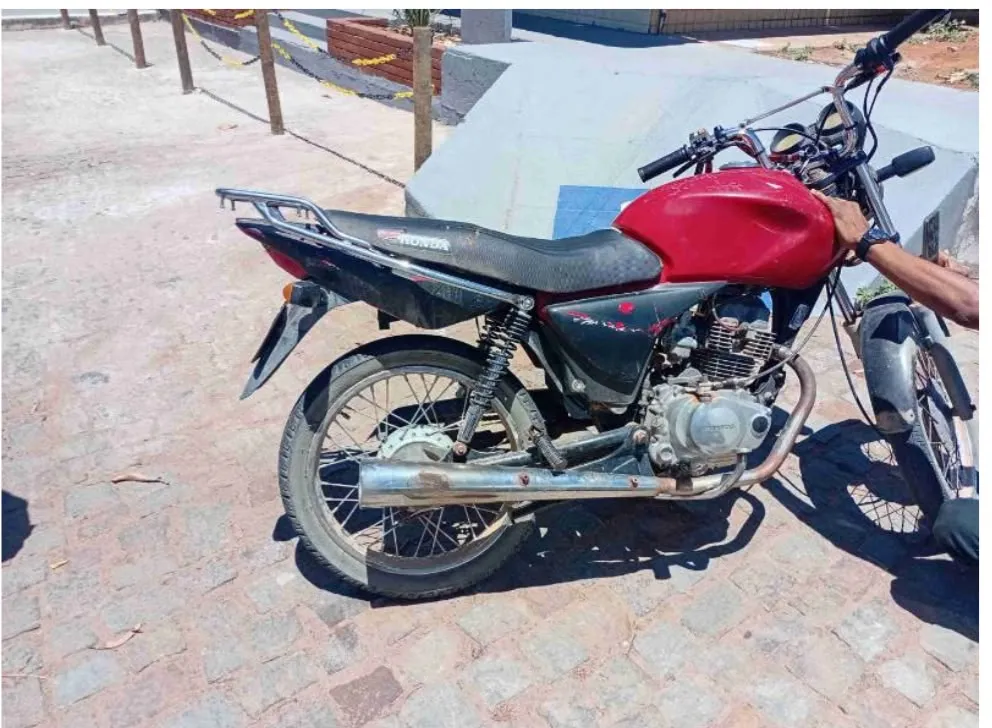 Motocicleta furtada em Matina é recuperada pela polícia em Guanambi