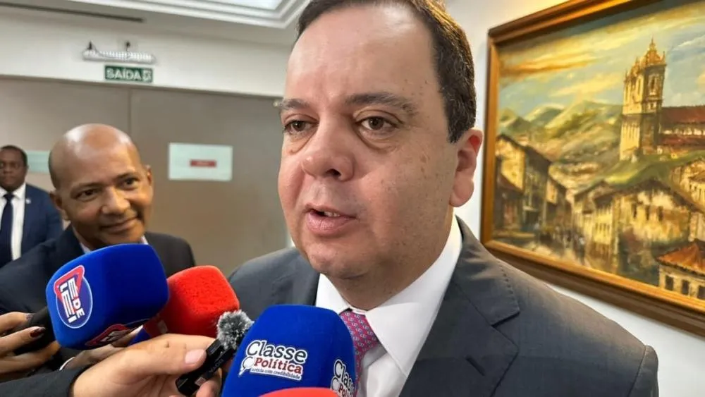 Jerônimo convida Elmar Nascimento para ser vice e oferece liderança do governo no Congresso