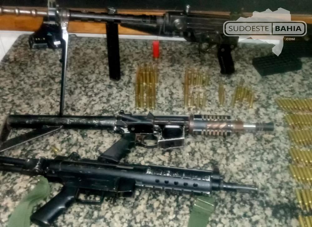 Sudoeste baiano: Após troca de tiros com suspeitos, PM apreende fuzil e duas submetralhadoras