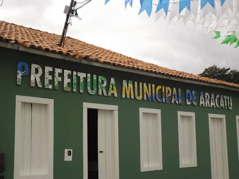 Prefeito e presidente da Câmara da Aracatu devem exonerar 26 servidores por nepotismo