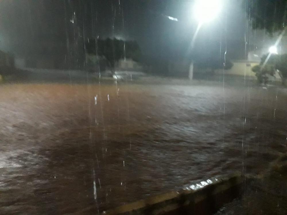 Temporal assola Livramento e deixa ruas da cidade completamente alagadas