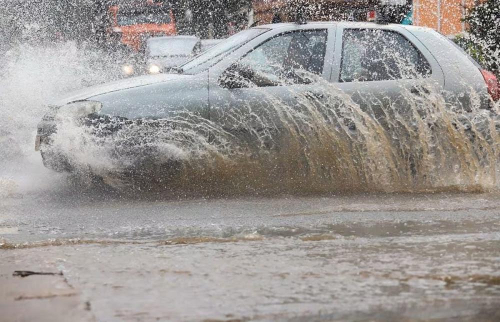 Mais de 3,7 mil pessoas estão desalojadas na Bahia após fortes chuvas