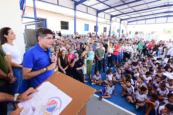 Em Macaúbas, ACM Neto critica falta de hospital e universidade no Vale do Paramirim