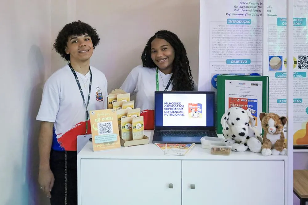 Estudantes de Boquira desenvolvem Whey Protein voltado à nutrição de cães e gatos
