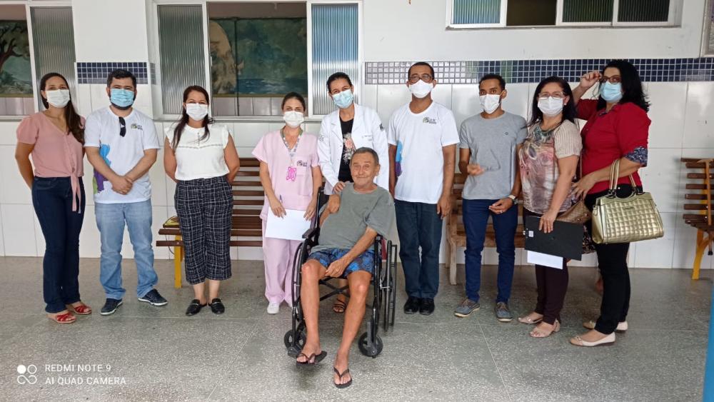 Idosos do Lar dos Velhinhos de Guanambi recebem a primeira dose da vacina contra a Covid-19